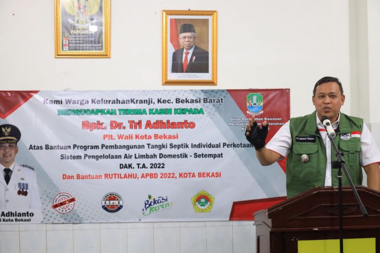Berkeliling dengan Sepeda Motornya, Plt. Wali Kota Bekasi Lanjut Resmikan Pembangunan di Wilayah Bekasi Barat