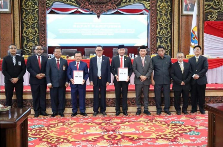 BPK Serahkan LHP atas LKPD dan IHPD Provinsi Jambi Tahun Anggaran 2023