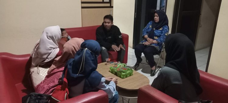 Kunjungi Kelurahan Setiamulya Mahasiswi Unsil Tanya Cara Pengelolaan Bank Sampah