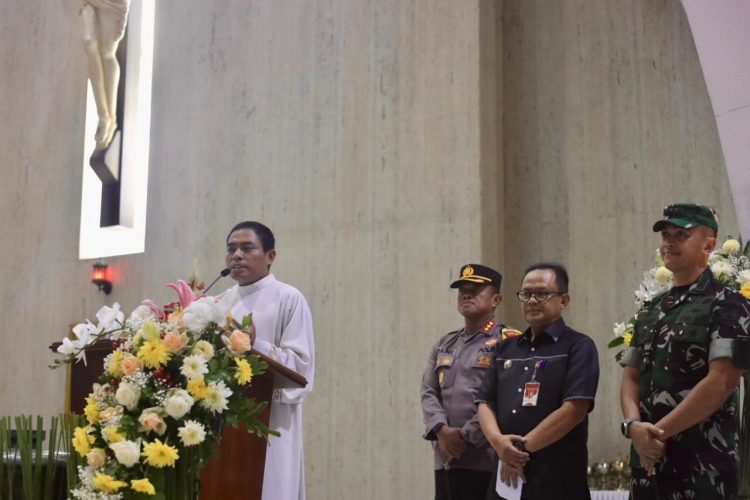 Pastikan Malam Misa Natal Aman, Pj. Wali Kota Bekasi Lakukan Monitoring Ke Sejumlah Gereja