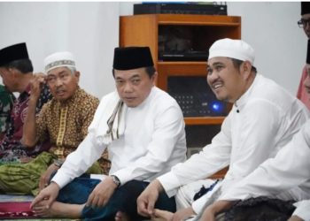 BUPATI BUNGO MENDAMPINGI GUBERNUR JAMBI, AL HARIS , DALAM RANGKA SAFARI RAMADHAN KE DESA LUBUK NIUR.